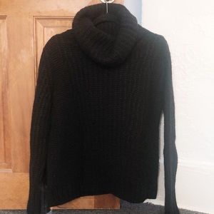 L Banana Republic Heavy Black Turtleneck Sweater